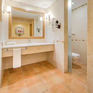 Junior Suite Ocean Front Premium Level